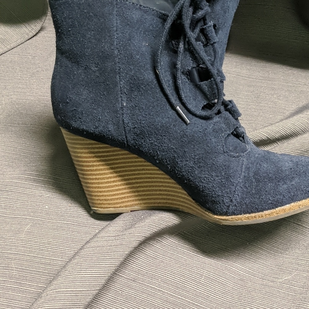 Shoes - Picture 3 of 4